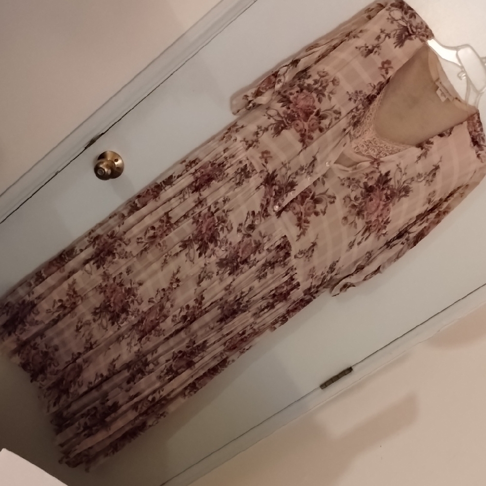 Nostalgia Cream and Purple Rayon Garment